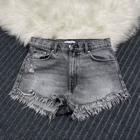 ZARA Shorts Denim Jean Distressed Cut Off Raw Fringe Frayed Gray Black Size 6 - Picture 2 of 8